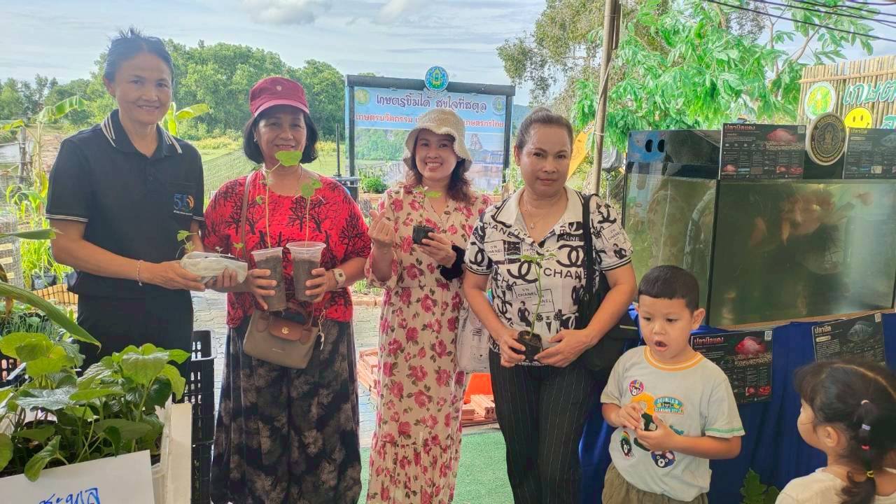 title - ส.ป.ก.สตูล ร่วมจัดกิจกรรมประจำบูธ 